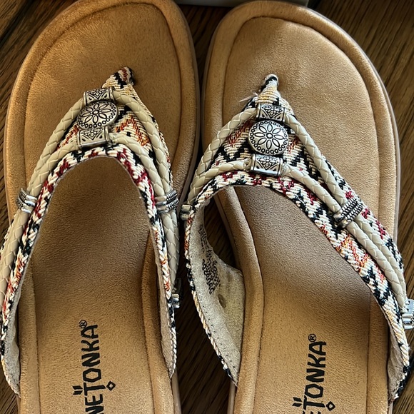 Minnetonka Cream Zig Zag Sandals - Picture 2 of 6